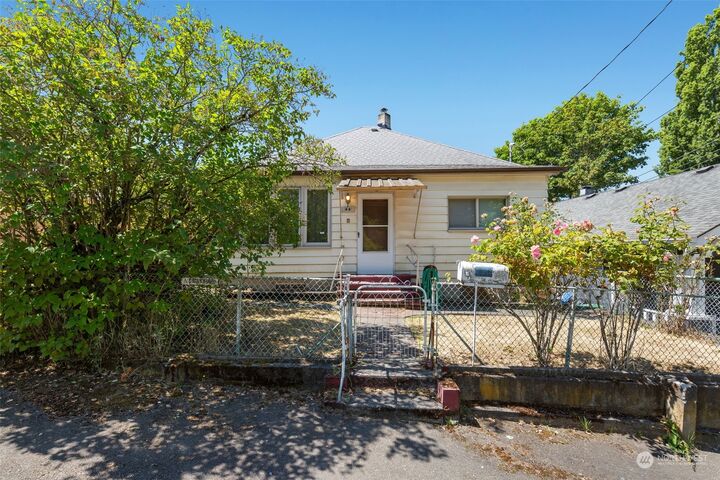 4007 22nd Avenue SW  Seattle WA 98106 photo