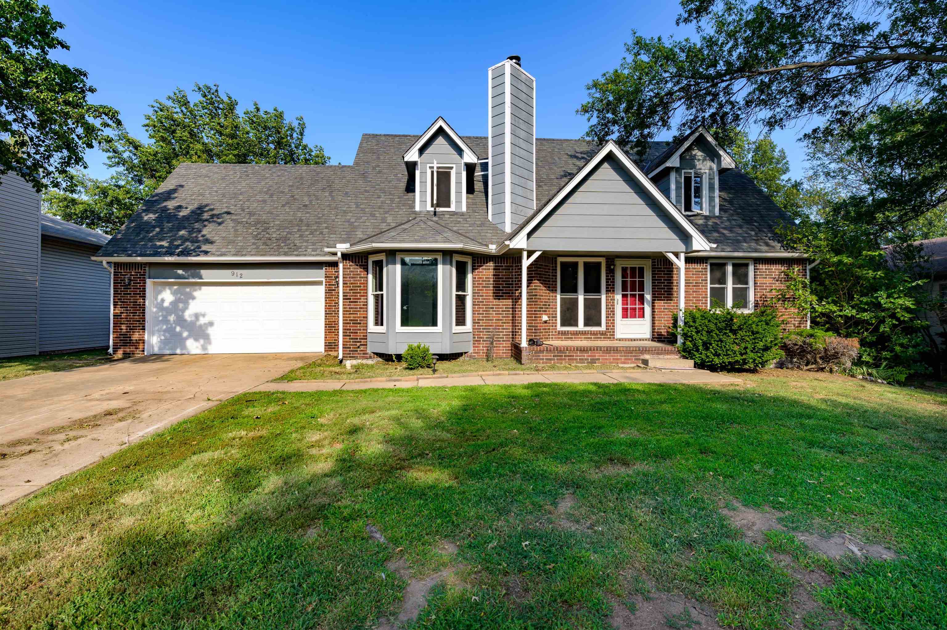 Property Photo:  912 N Pin Oak  KS 67037-3548 