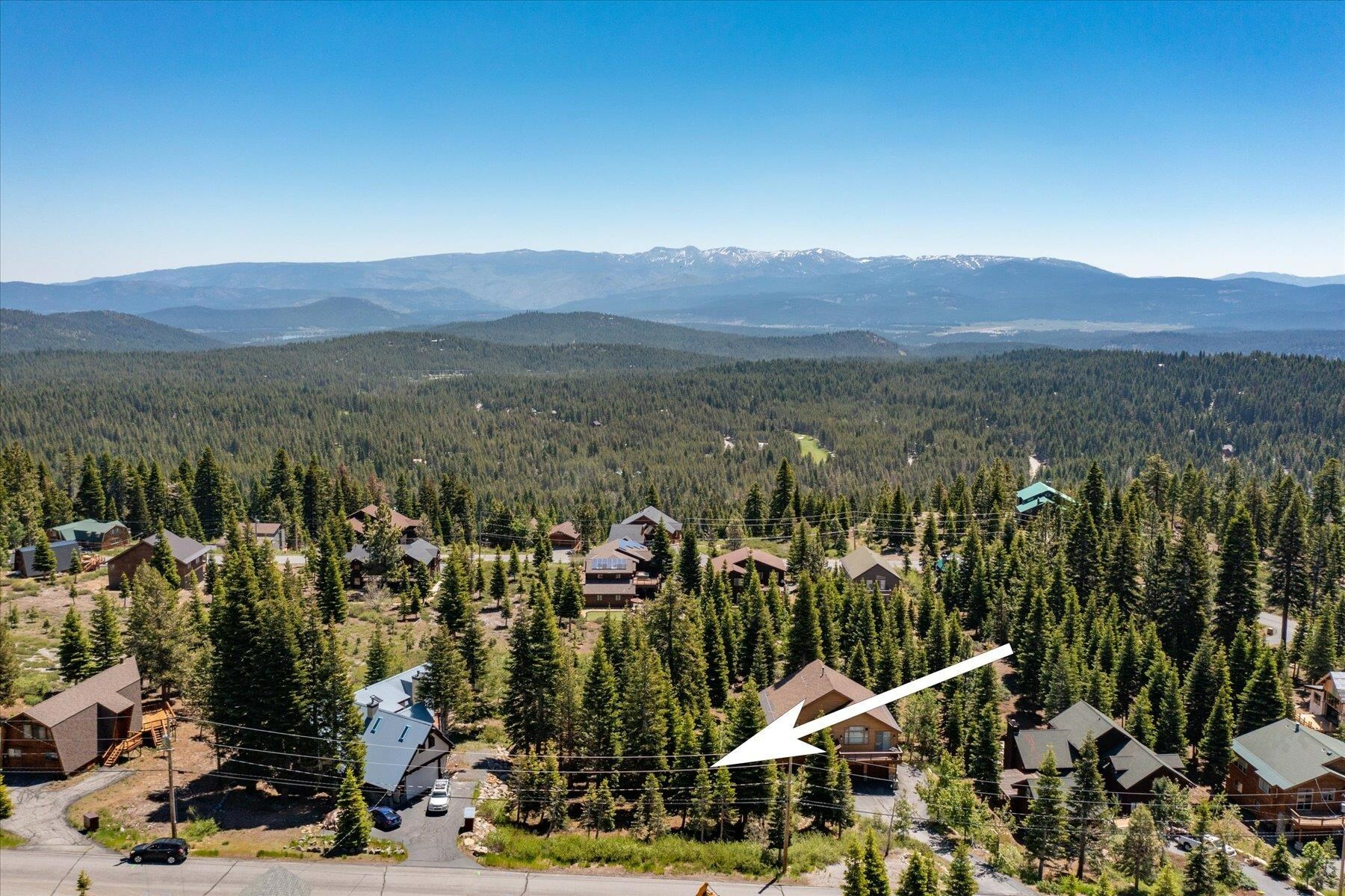 Property Photo: 14275 Skislope Way CA 96161