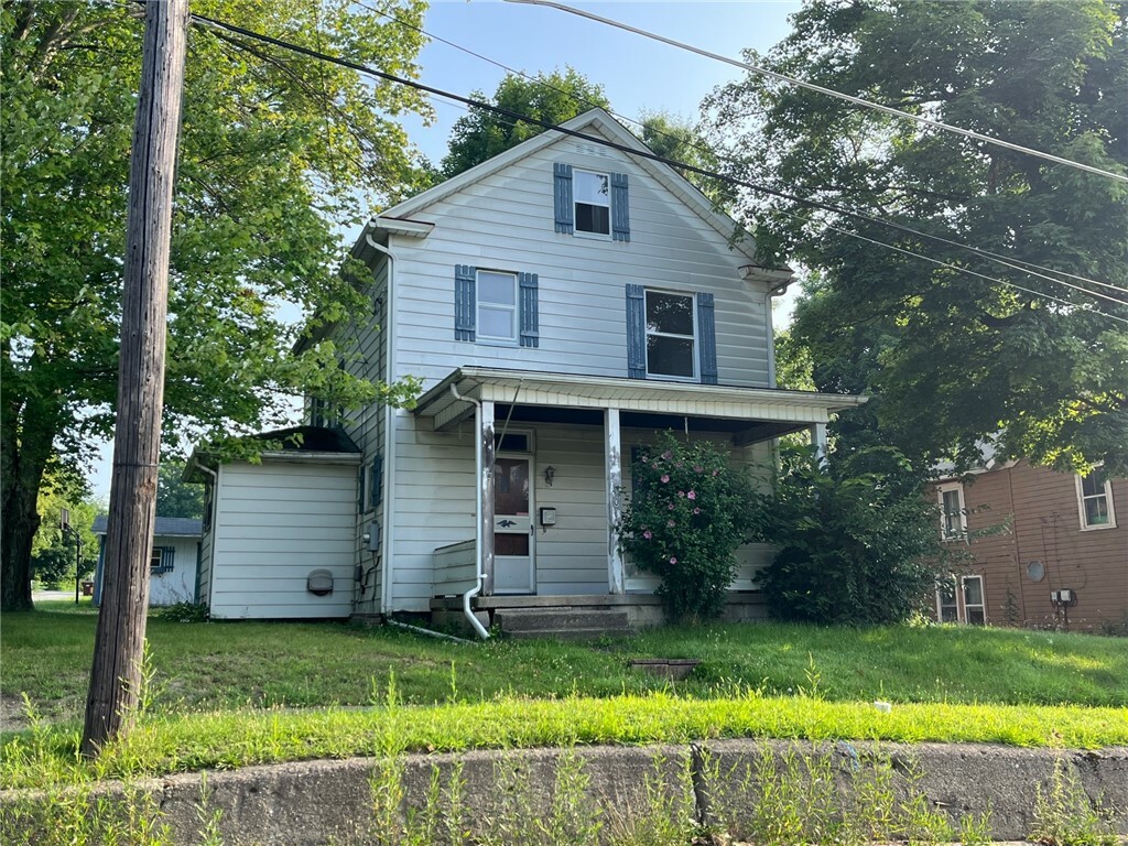 Property Photo:  403 E Beaver St  PA 16137 