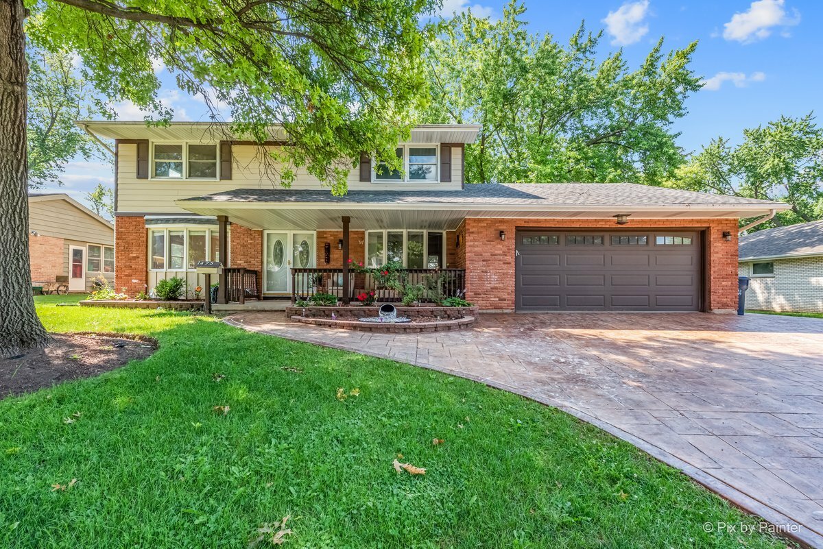 Property Photo: 1475 Maple Lane IL 60123