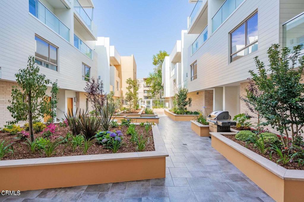 Property Photo: 137 S Wilson Avenue 105 CA 91104