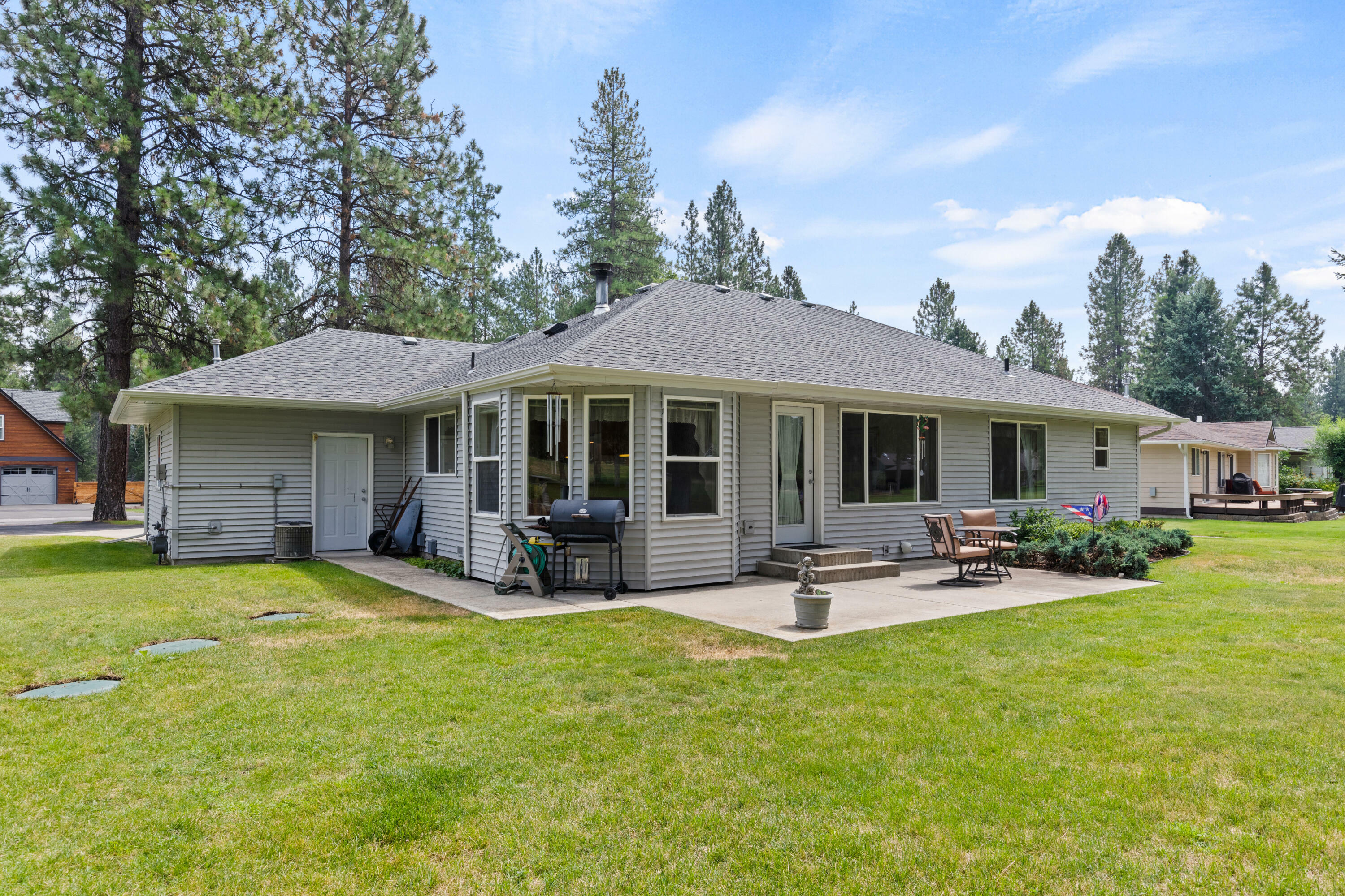 Property Photo:  124 W Trappers Loop  WA 99109 