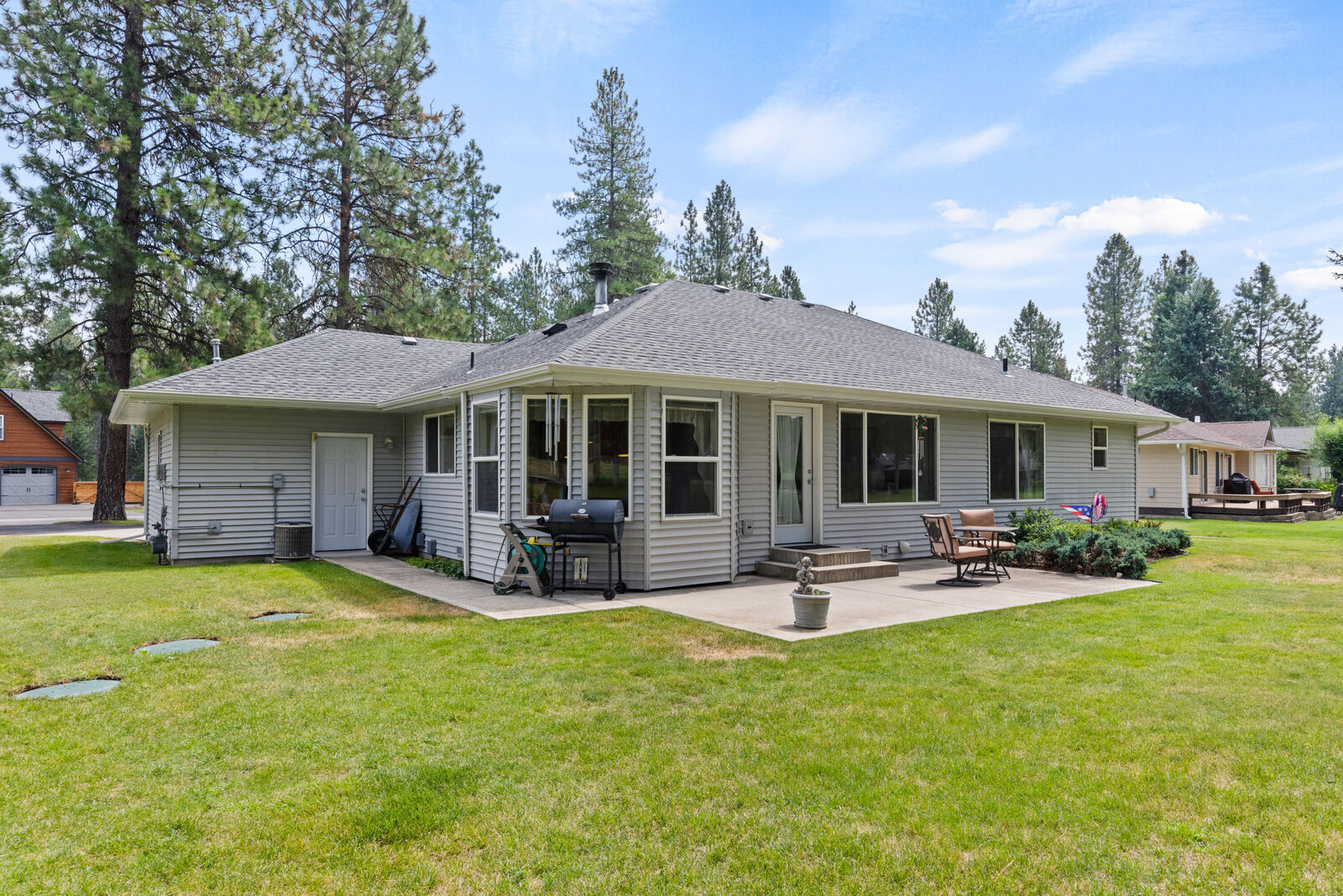 Property Photo:  124 W Trappers Loop  WA 99109 
