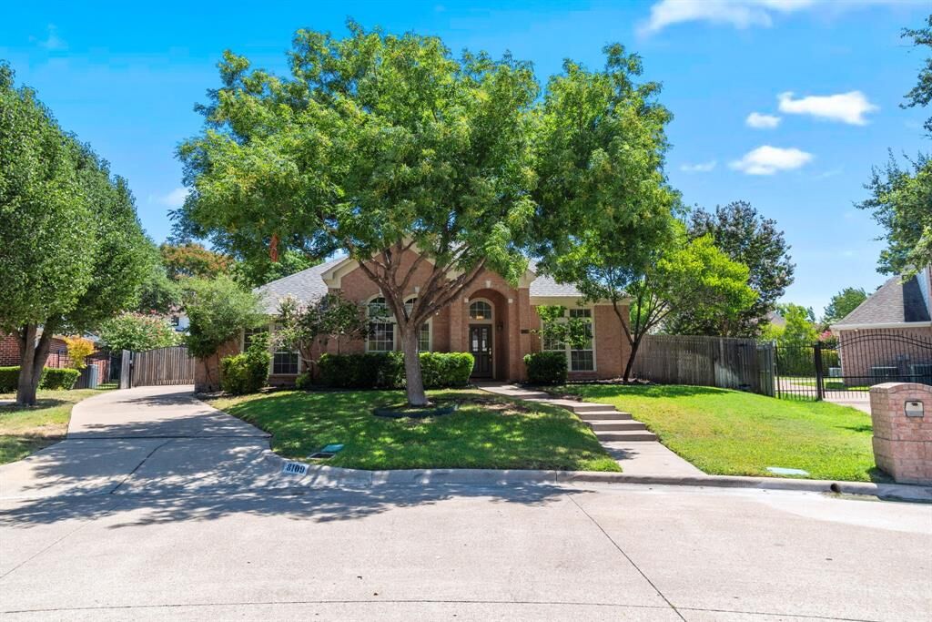 Property Photo: 8109 Sunscape Court TX 76123
