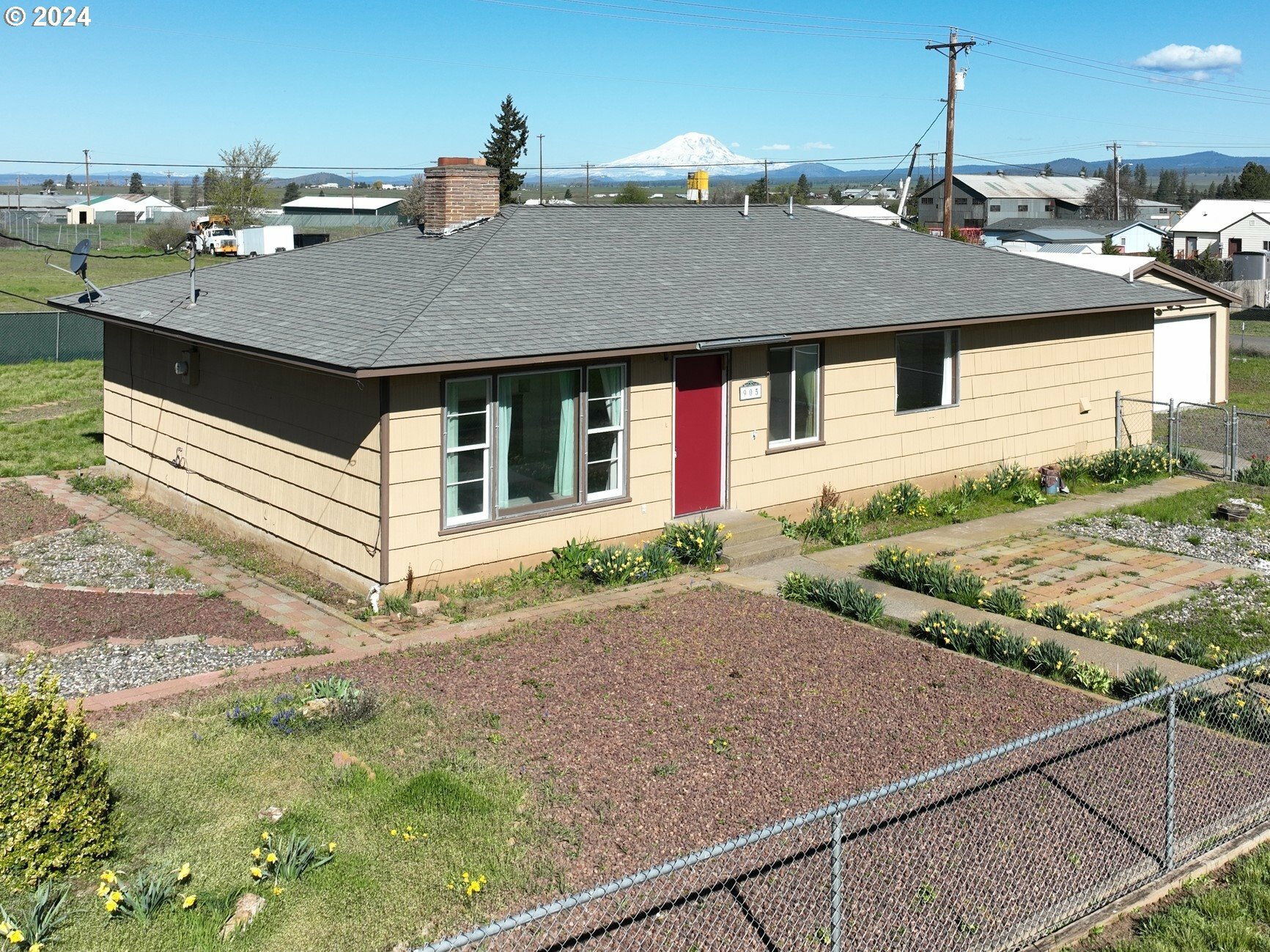 Property Photo:  905 S Mill St  WA 98620 