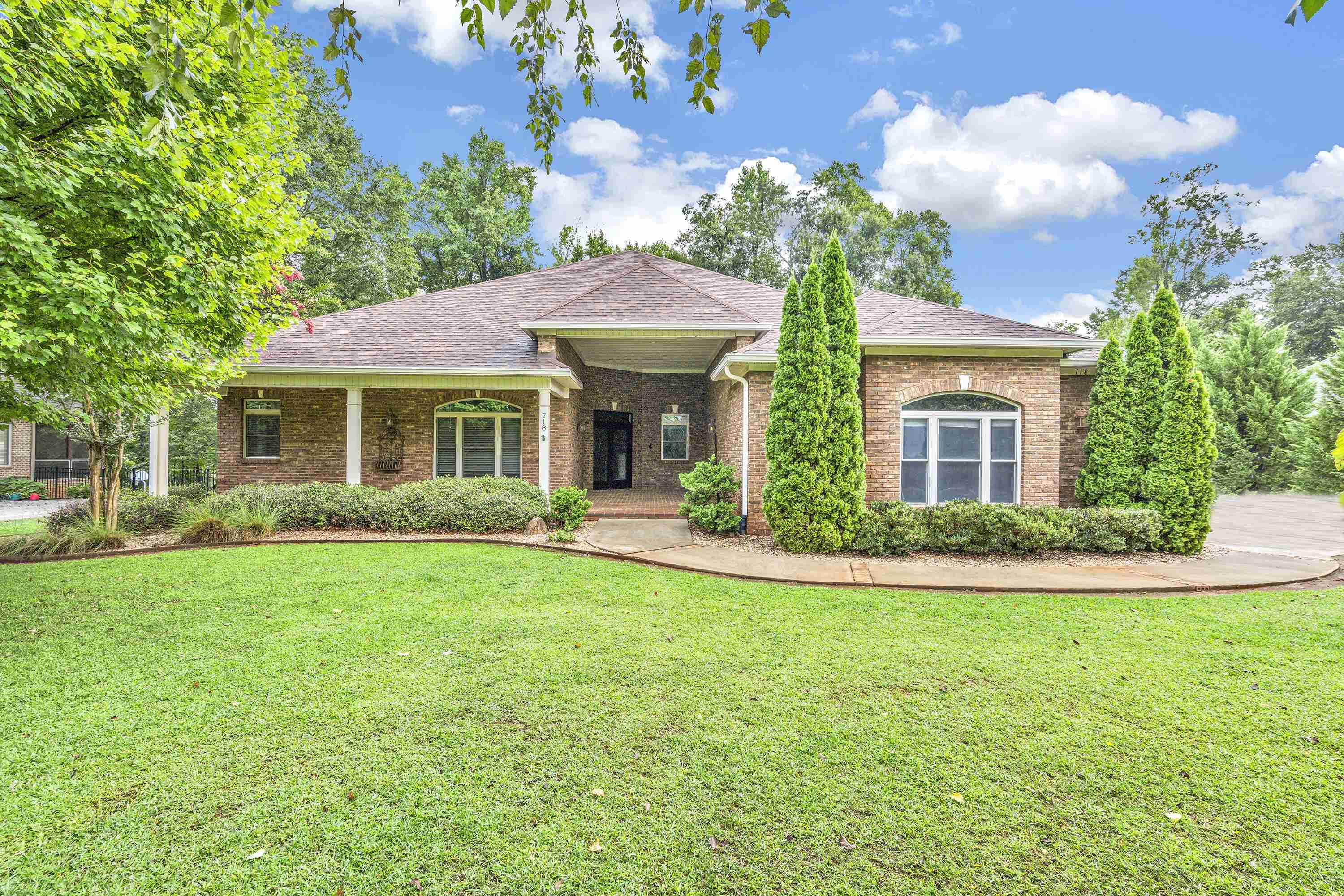 Property Photo:  718 Willis Road  SC 29301 