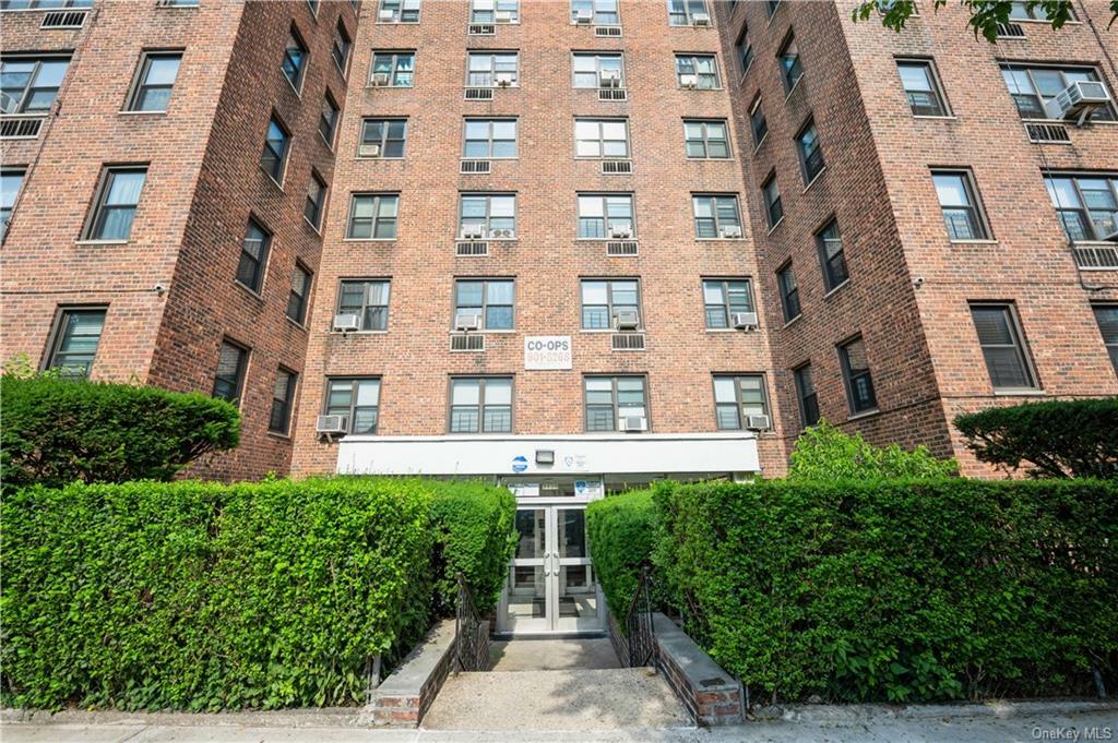 Property Photo:  2835 Webb Avenue 3A  NY 10468 