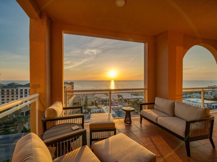 Property Photo:  521 Mandalay Avenue 1401  FL 33767 