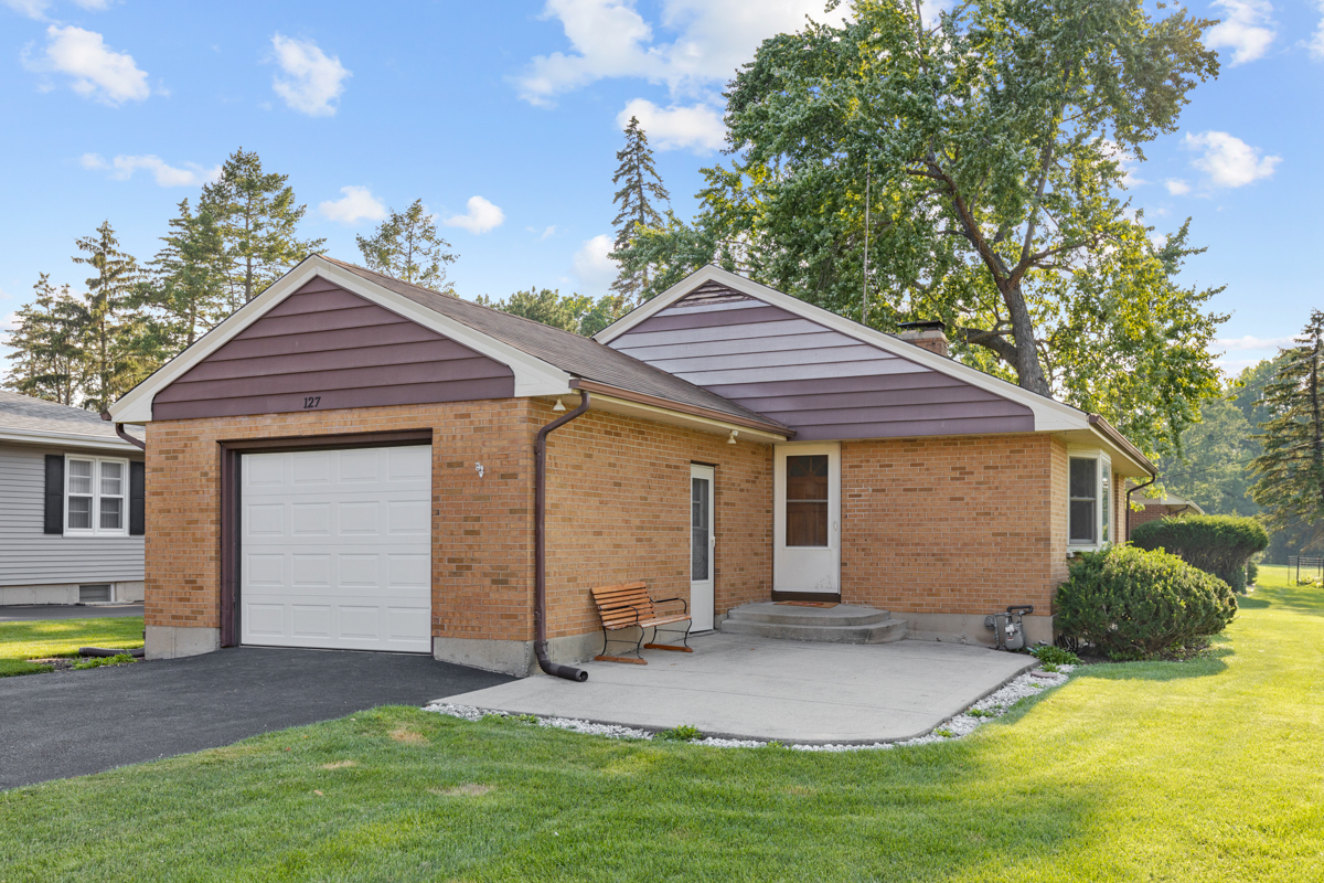 Property Photo:  127 Carpenter Boulevard  IL 60110 