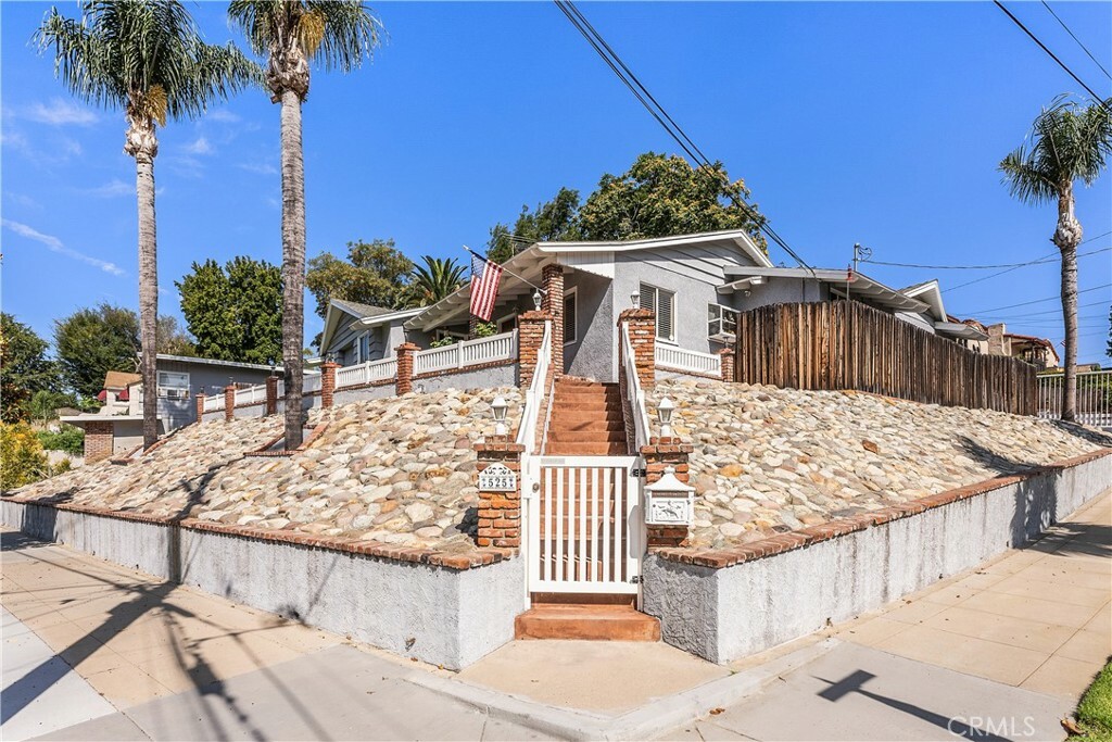 Property Photo:  525 Malvern Avenue  CA 92832 