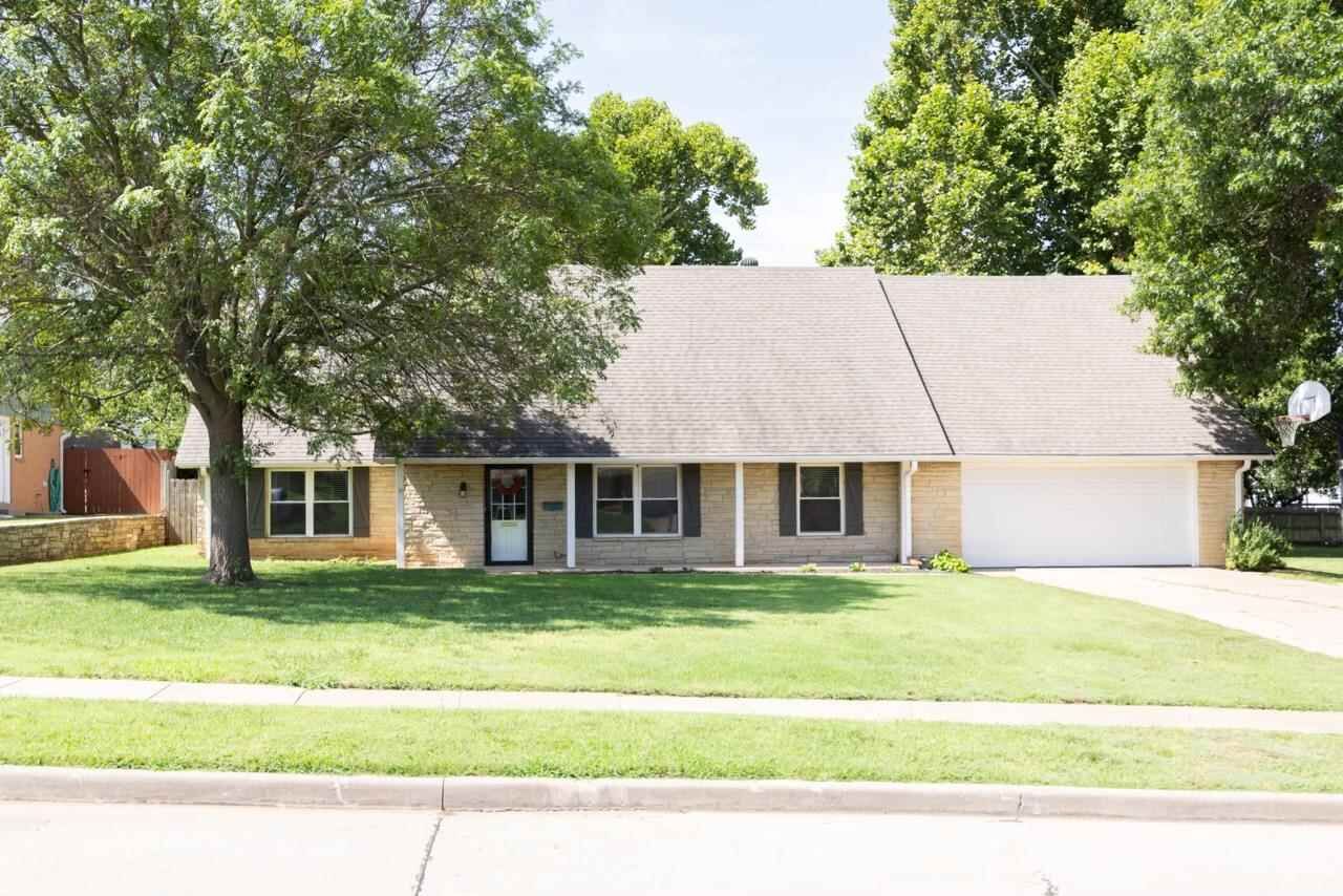 Property Photo:  2408 Cardinal  OK 74604 