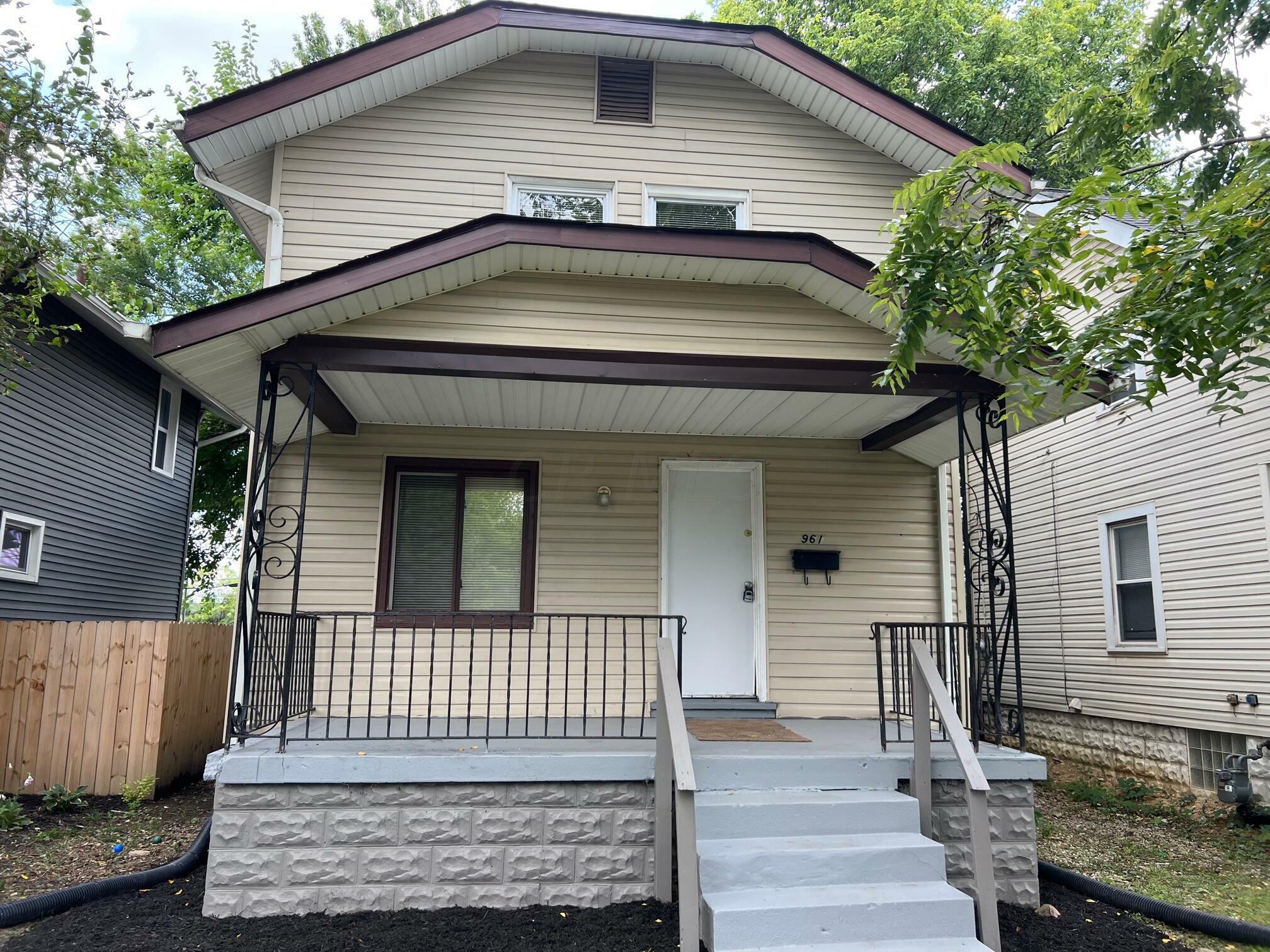 Property Photo: 961 E 11th Avenue OH 43211