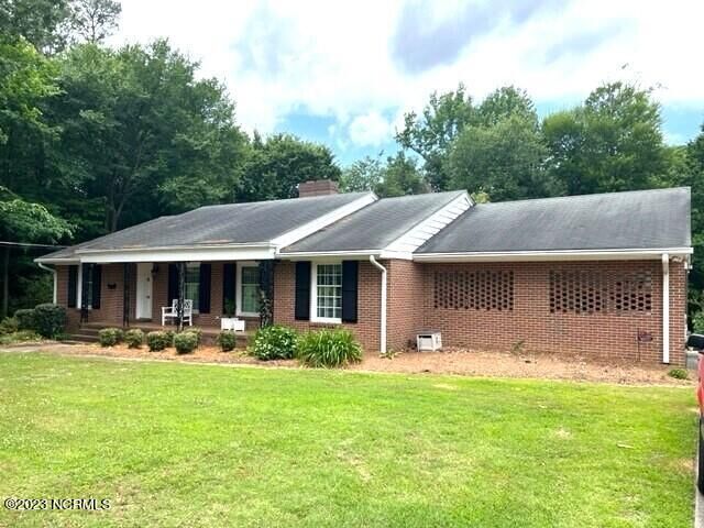 Property Photo:  208 Circle Drive  NC 27910 