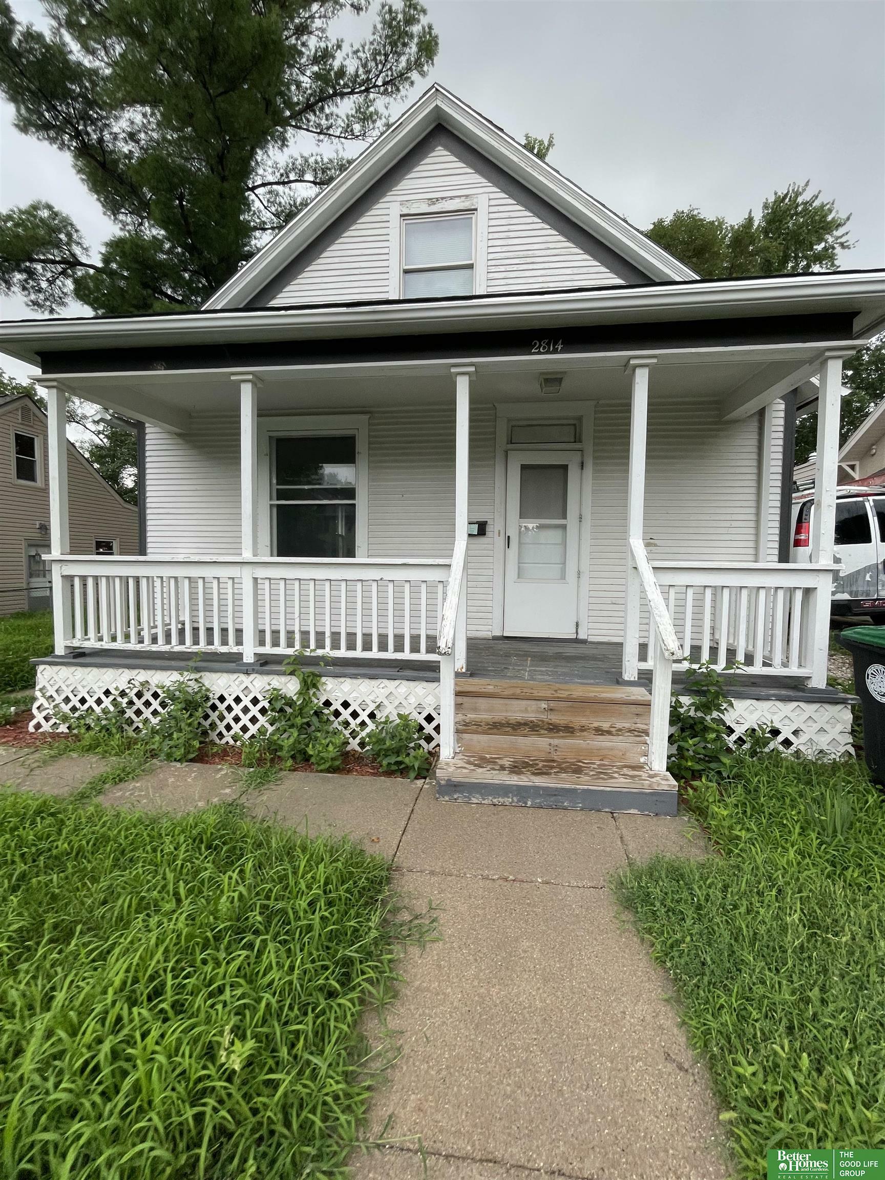 Property Photo:  2814 S 33 Street  NE 68105 