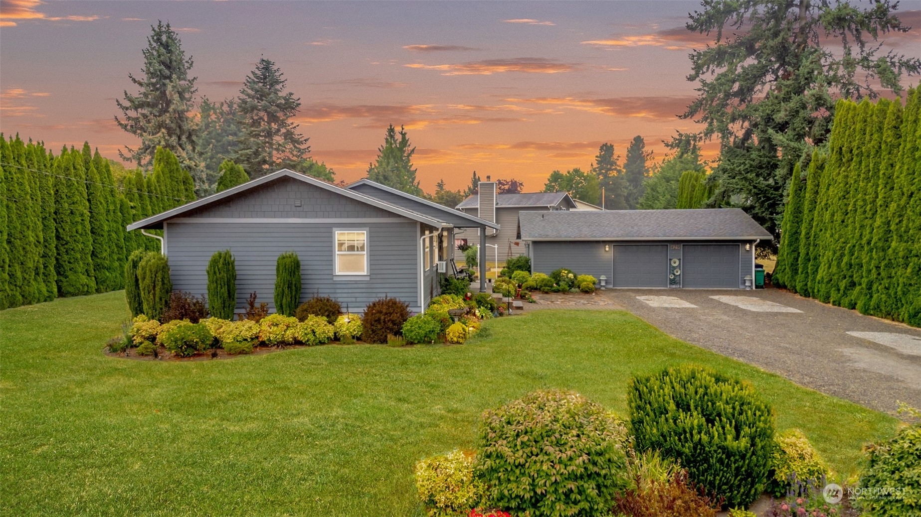 Property Photo: 429 4th Avenue SE WA 98047