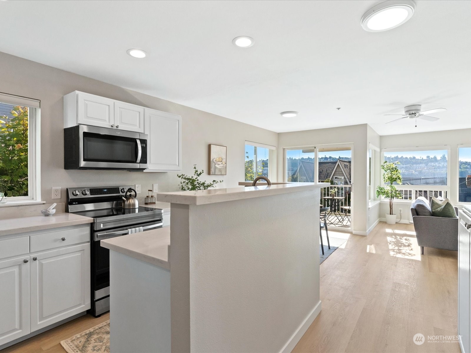 Property Photo: 2348 Yale Avenue E #201 WA 98102