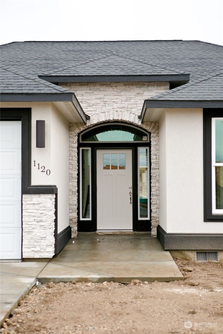 Property Photo:  1132 N 13th Avenue  WA 99344 