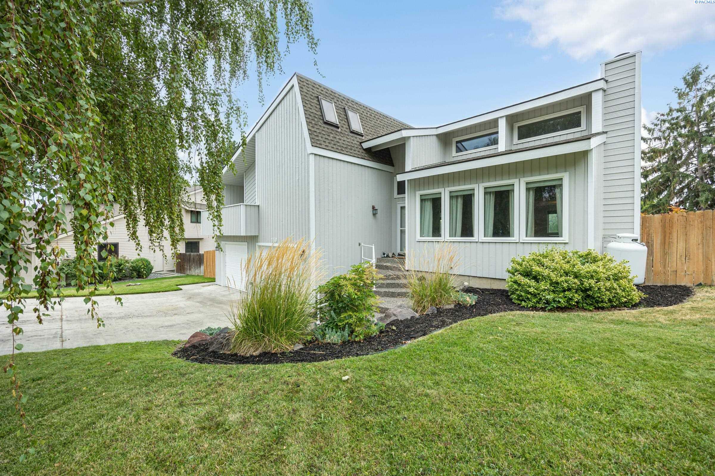 Property Photo: 159 Greenview Dr WA 99352