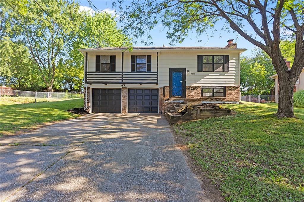 Property Photo: 4505 NW Amesbury Road MO 64015