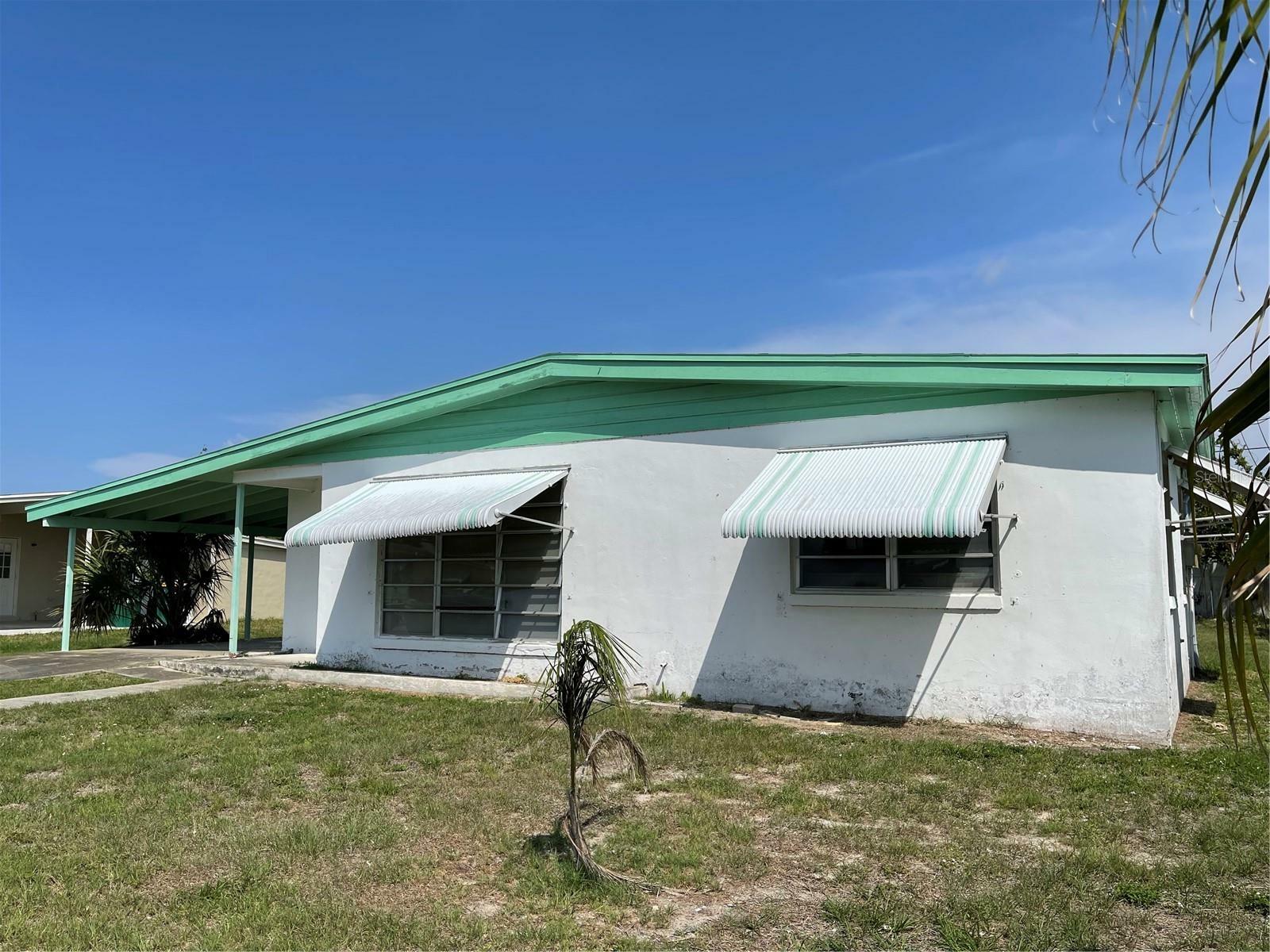 Property Photo:  22200 Beverly Avenue  FL 33952 