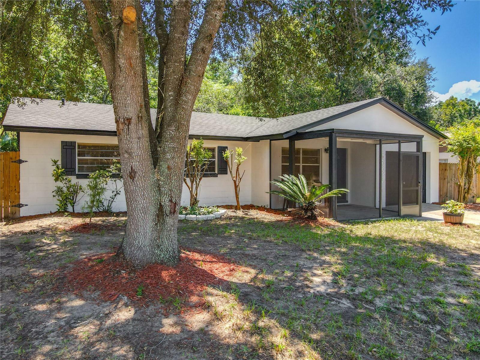 Property Photo:  20 E Hammon Drive  FL 32703 