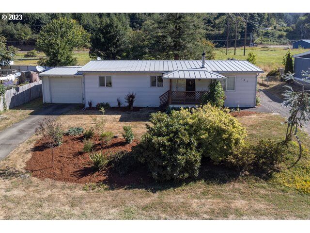 Property Photo:  787 N River Bend Rd  OR 97368 