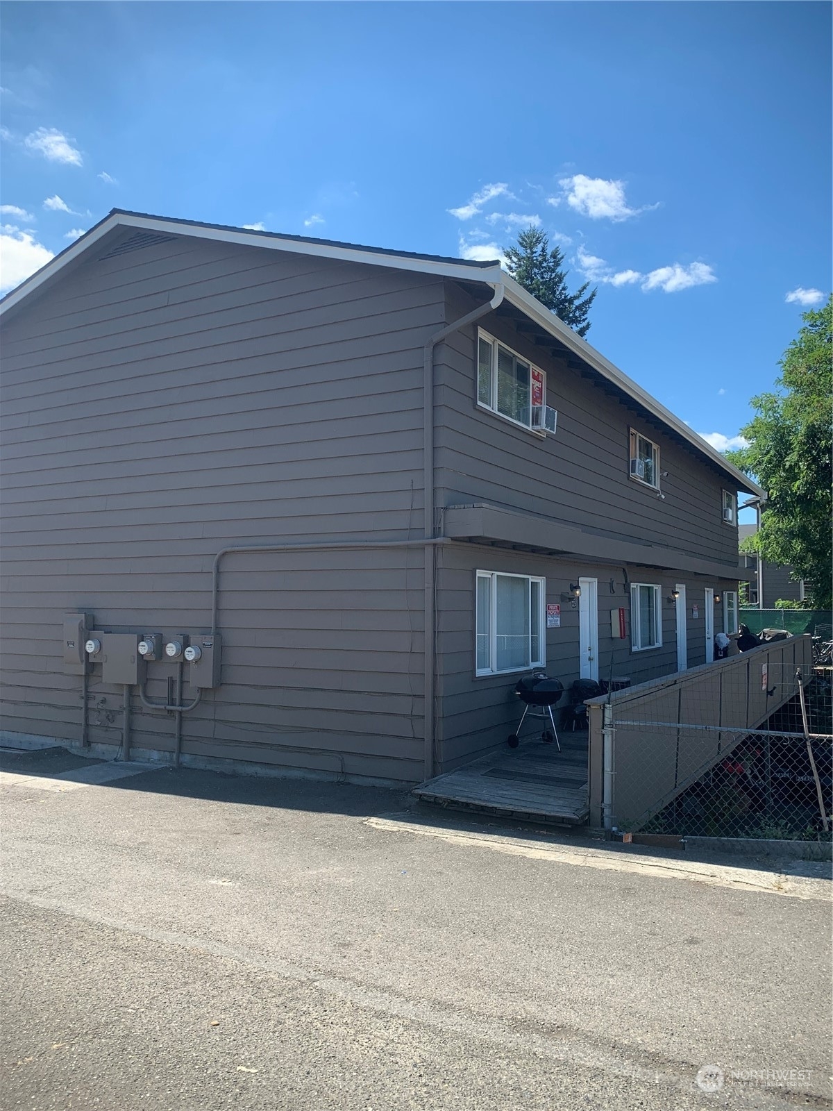 Property Photo:  223 17th Street SE  WA 98002 