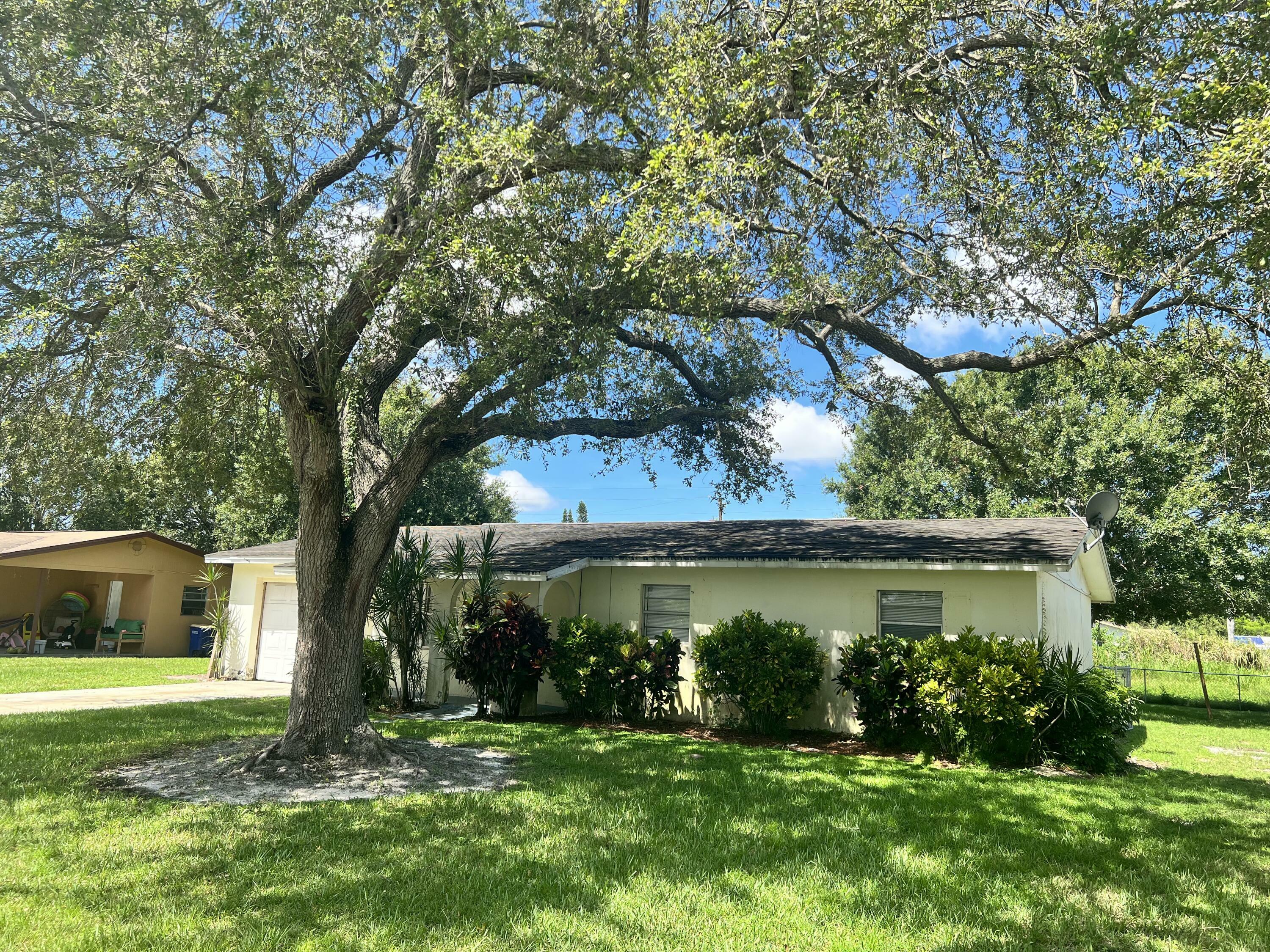 Property Photo:  2617 S 28th Street  FL 34981 