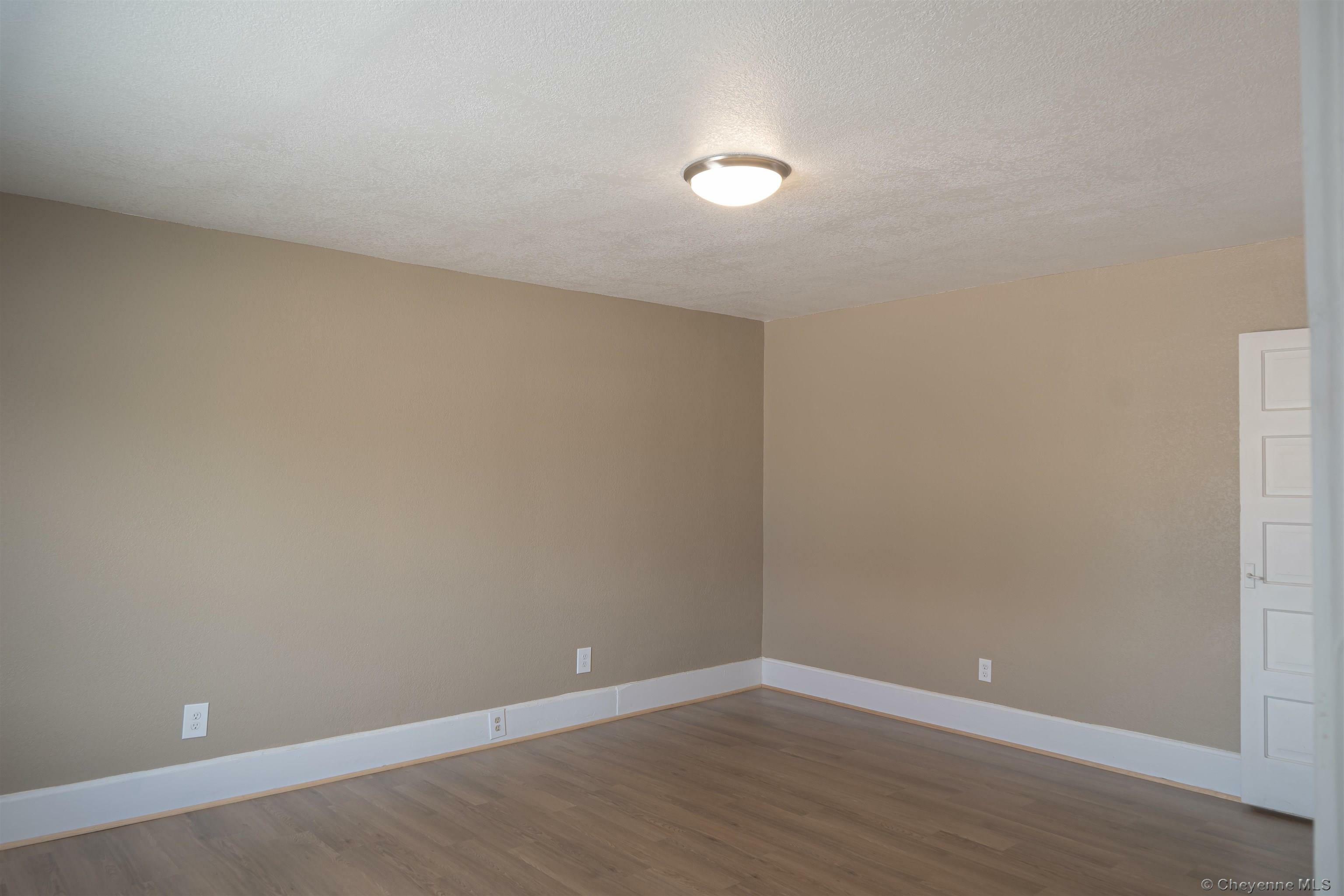 Property Photo:  102 W Whalen St 2  WY 82240 