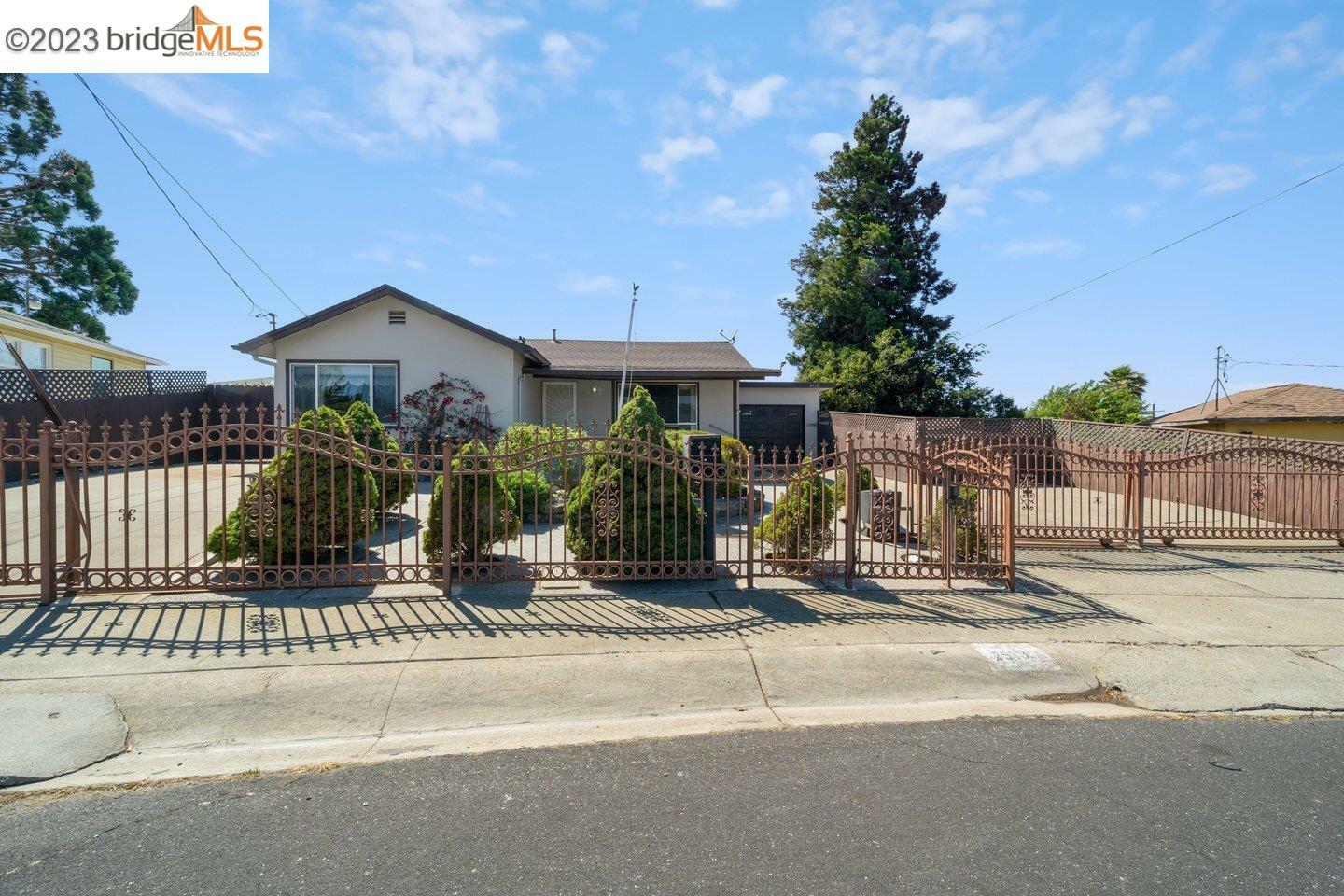 Property Photo: 2513 Kevin Rd CA 94806