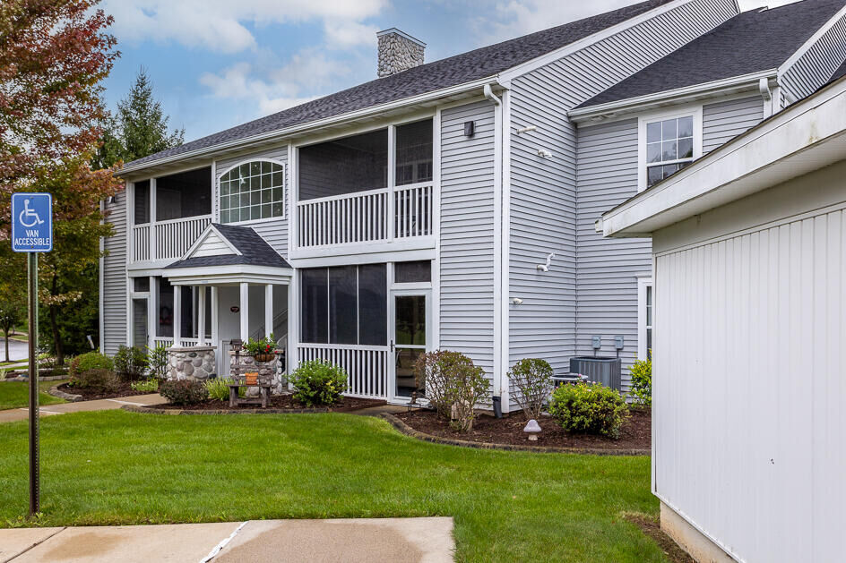 Property Photo:  864 W Barrington Circle  MI 49203 