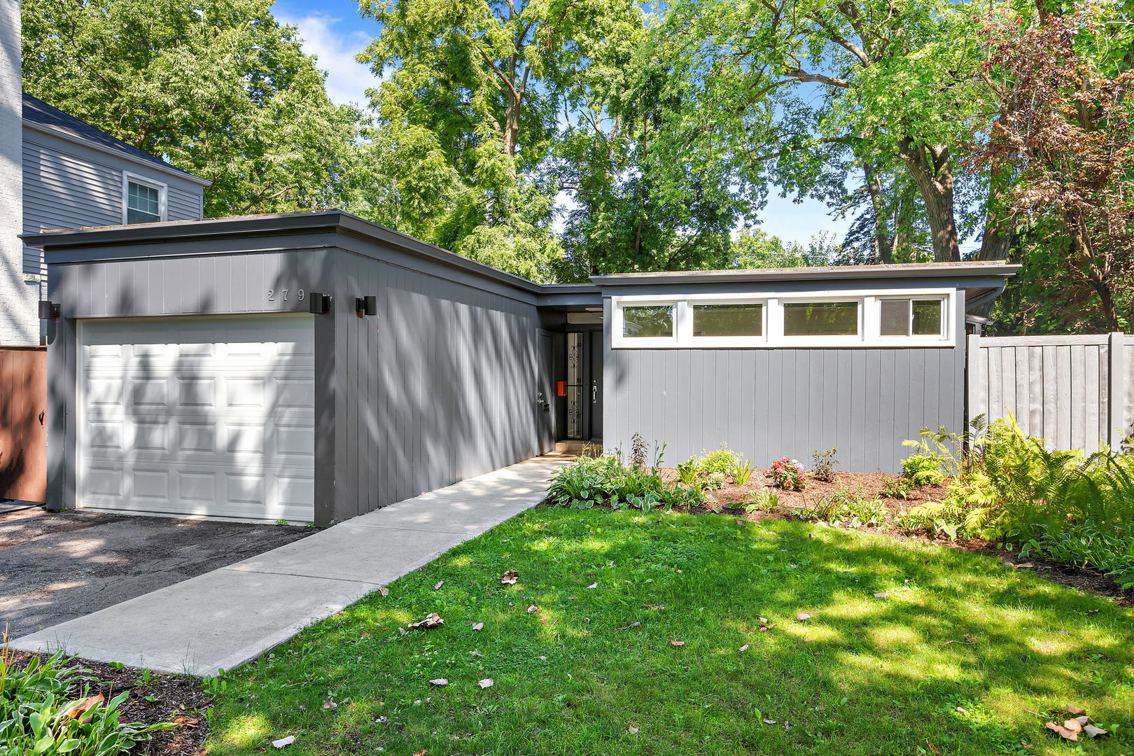 Property Photo:  279 Latrobe Avenue  IL 60093 