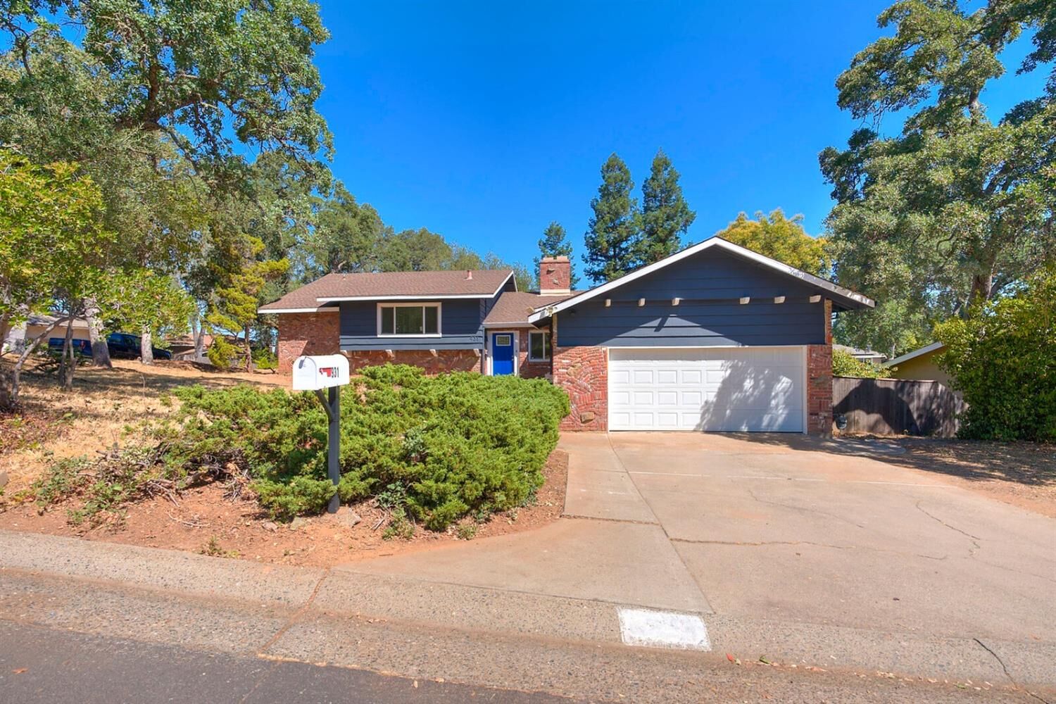 Property Photo: 931 King George Way CA 95762