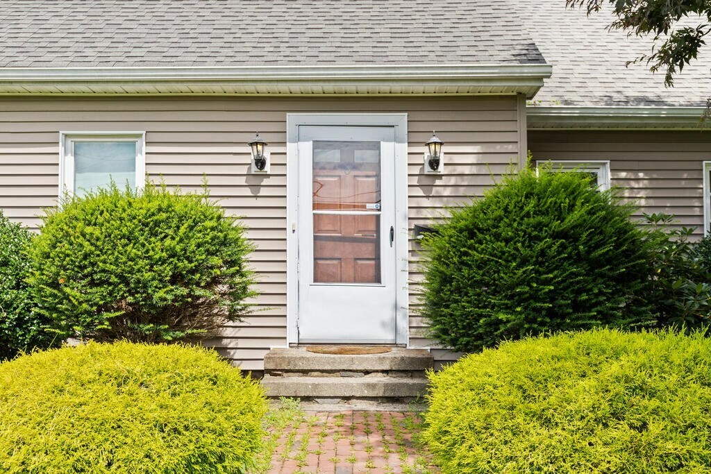 Property Photo: 6 Arnold Rd MA 01607