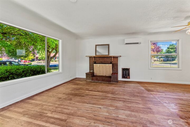 Property Photo: 570 25th Avenue WA 98632