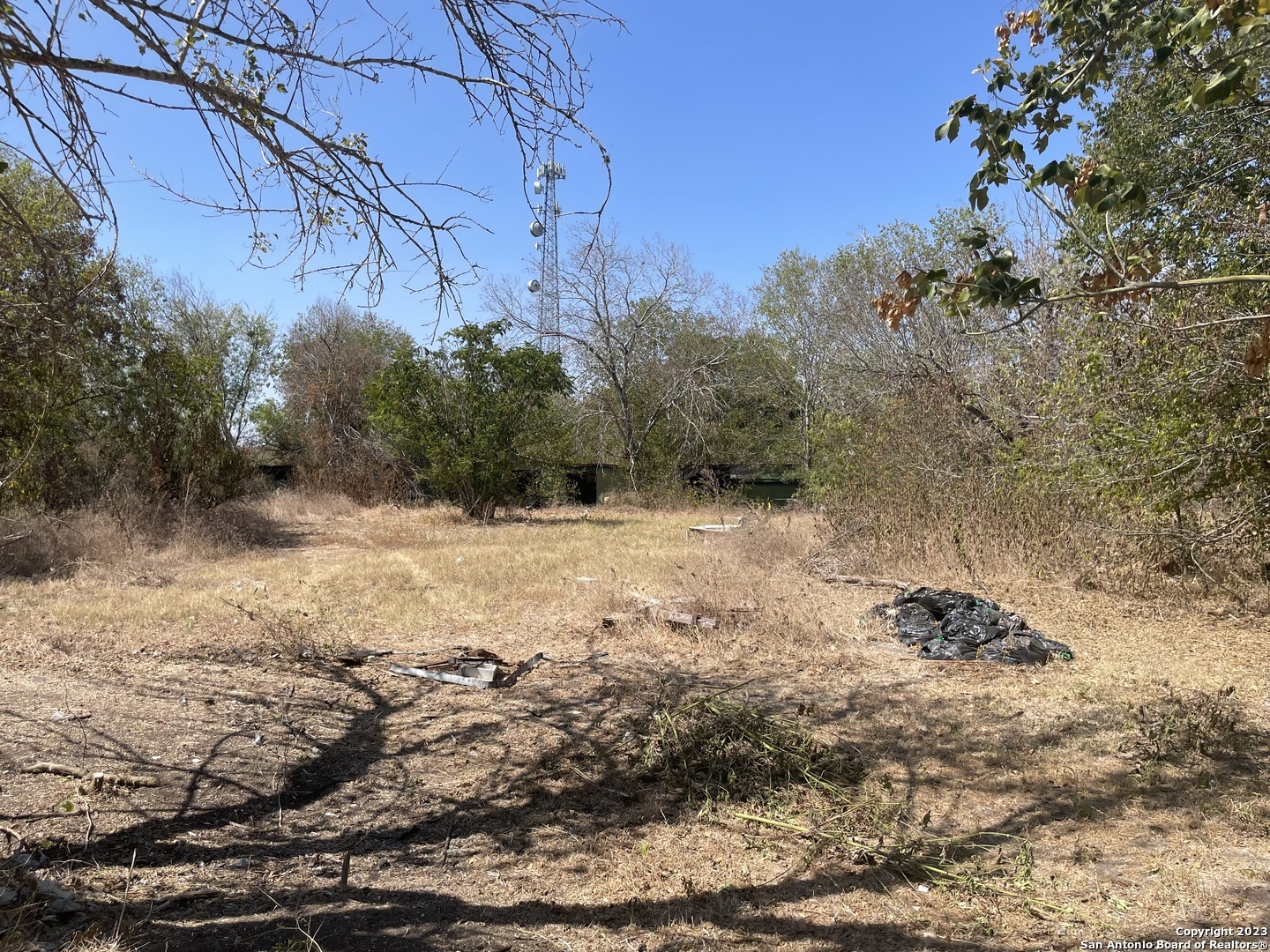 Property Photo: 314 Troell St TX 78155