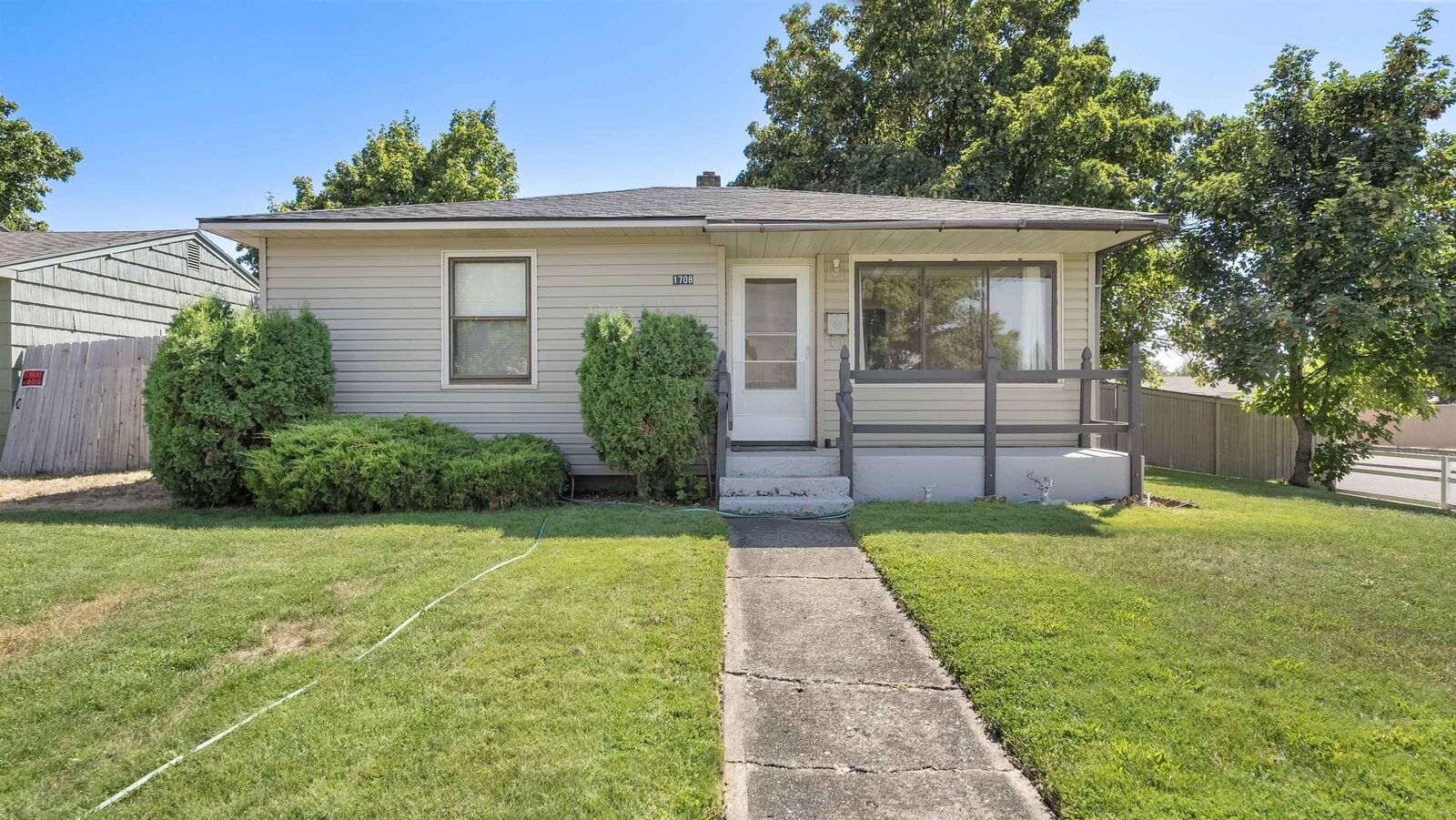 Property Photo:  1708 E Columbia Ave  WA 99208 