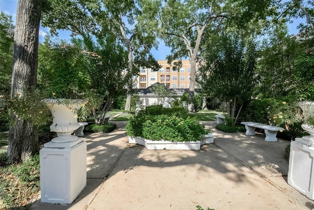 Property Photo:  2600 Bellefontaine Street D19  TX 77025 