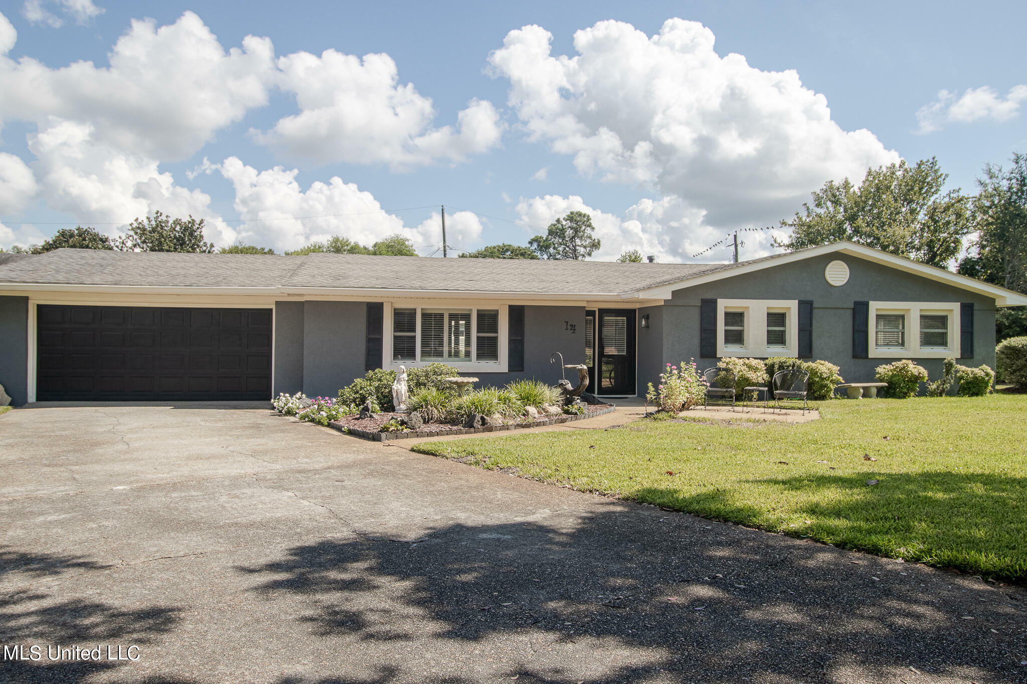 Property Photo:  14 Timber Lane  MS 39507 