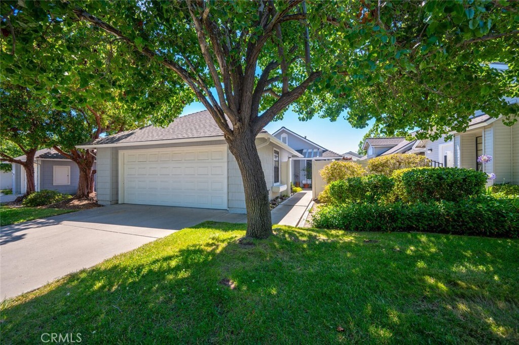 Property Photo: 842 Alyssum Court 15 CA 93401