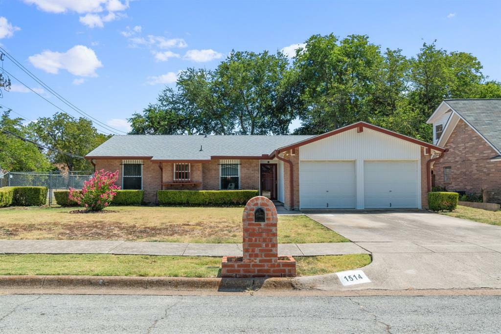 Property Photo:  1514 Marlee Lane  TX 76014 