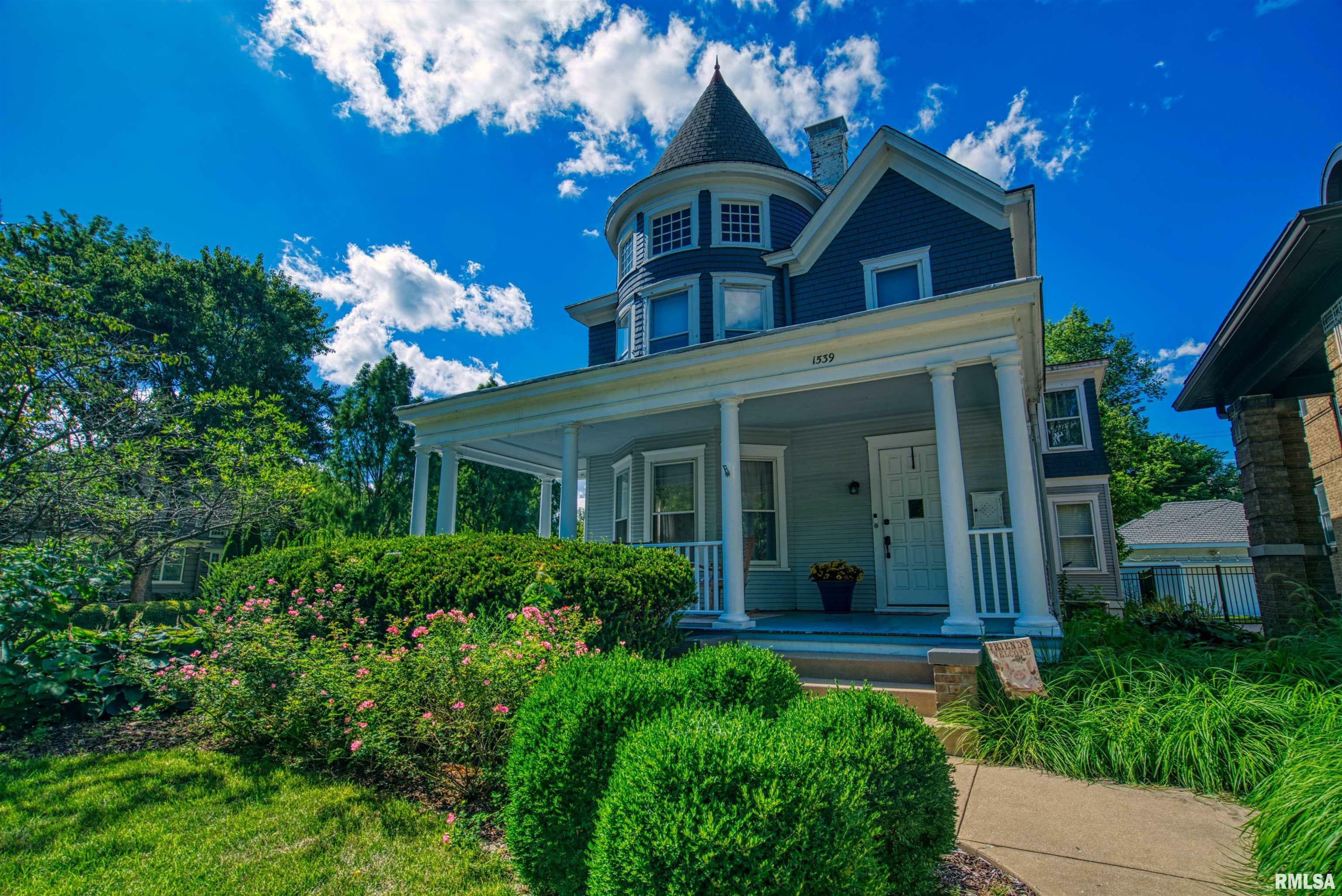 Property Photo: 1539 W Moss Avenue IL 61604