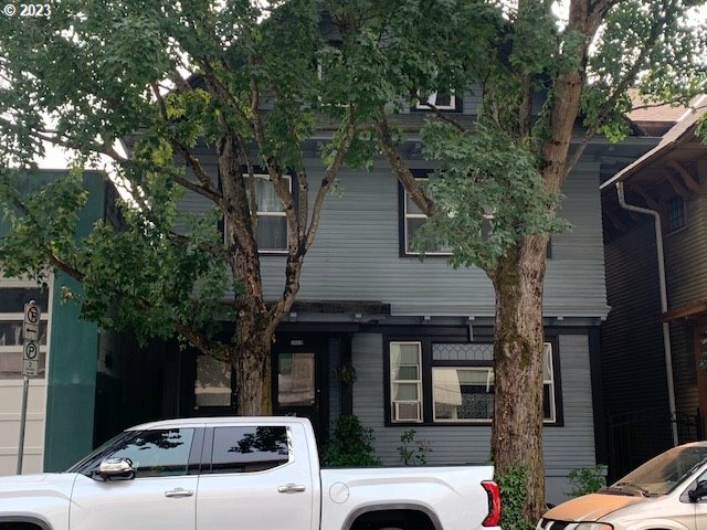 Property Photo: 2610 E Burnside St OR 97214