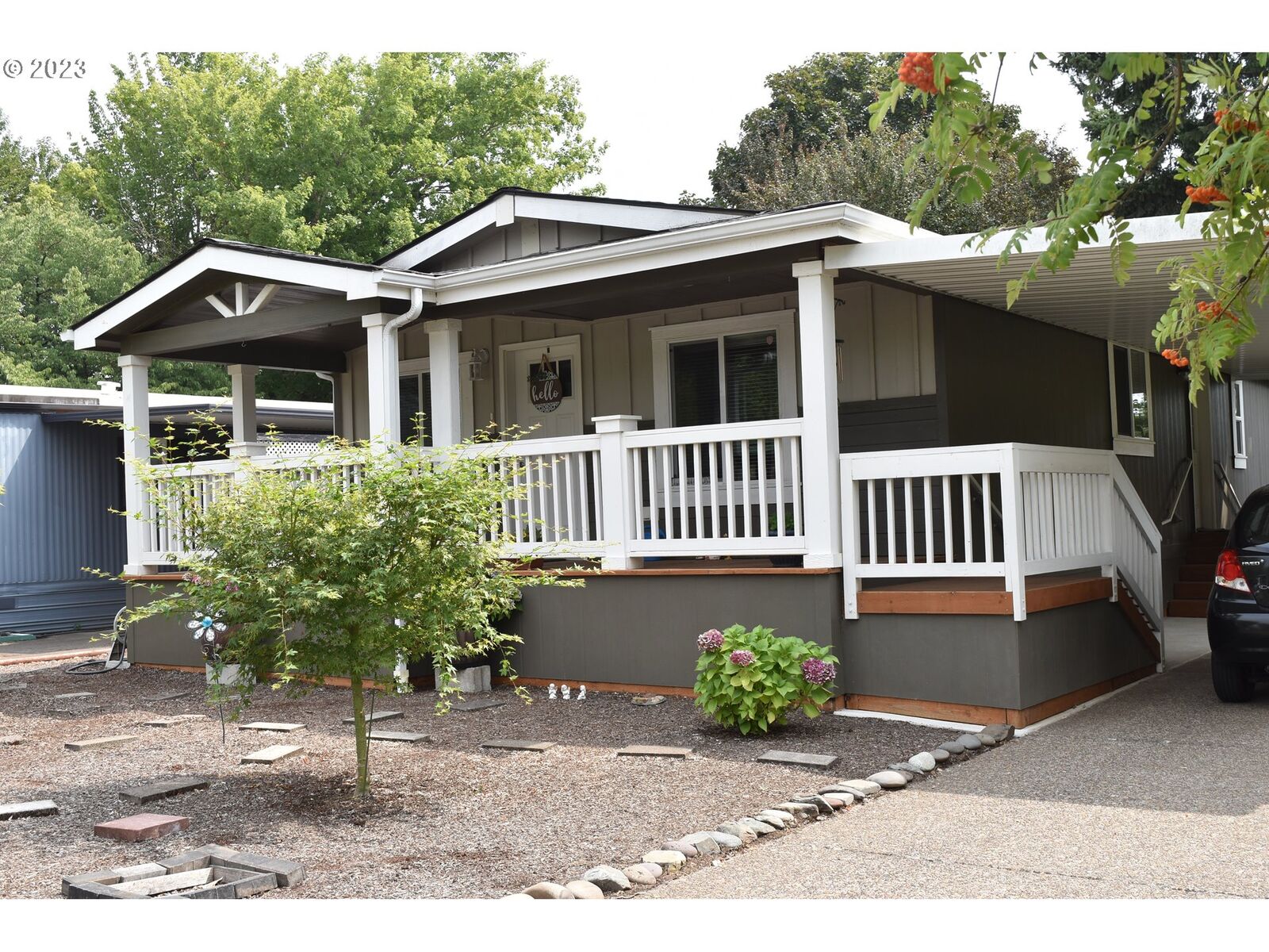 Property Photo: 1400 Candlelight Dr 187 OR 97402