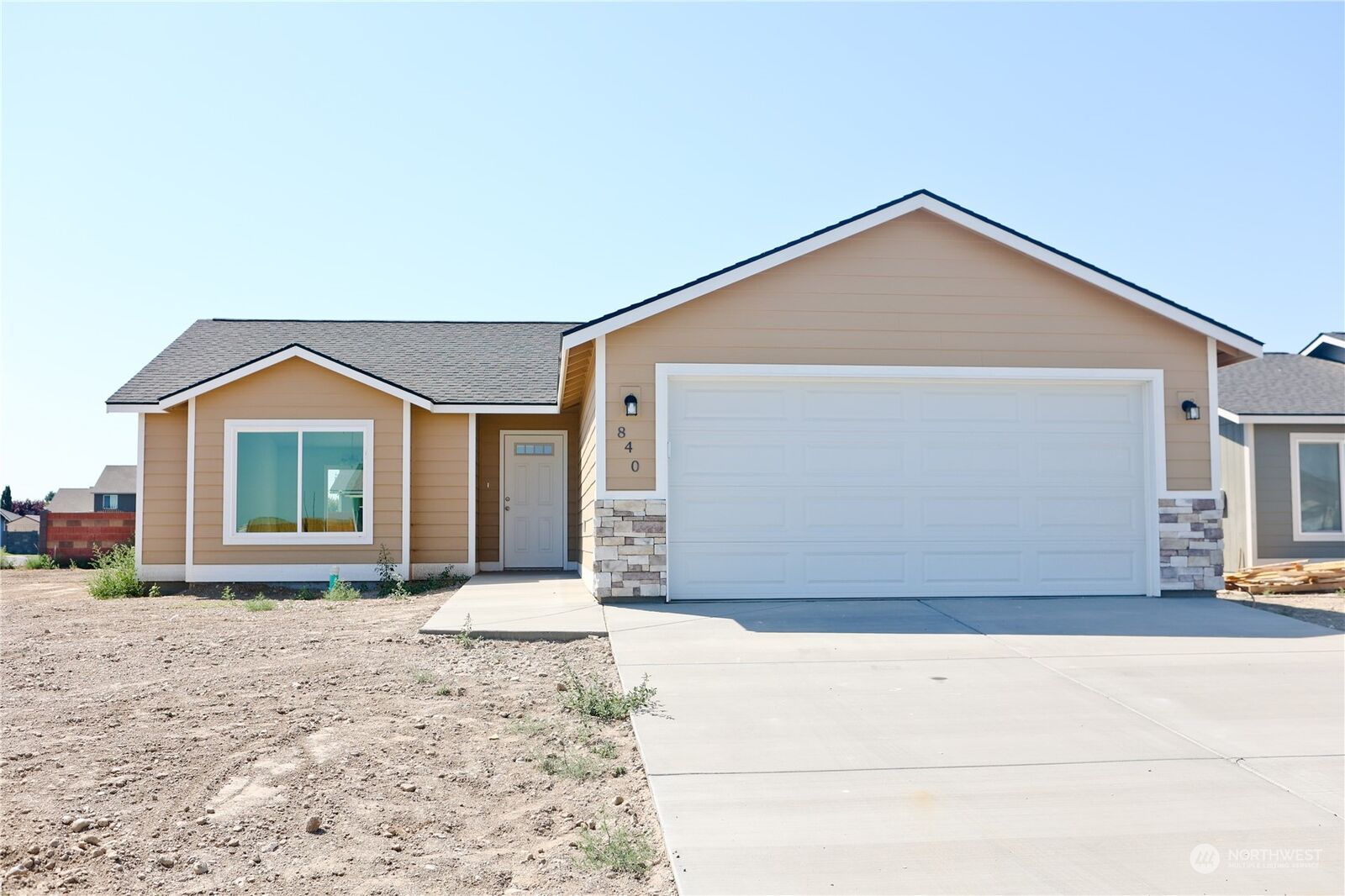 Property Photo:  852 E Cascade Street  WA 99344 