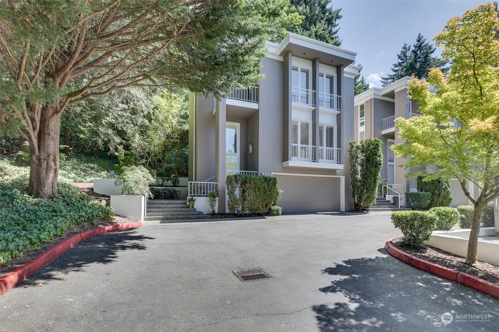 Property Photo: 616 Bellevue Way SE WA 98004