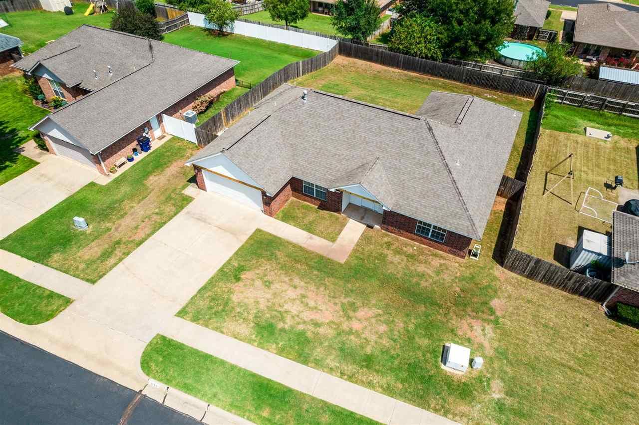 Property Photo:  2119 S Celia Street  OK 74074 