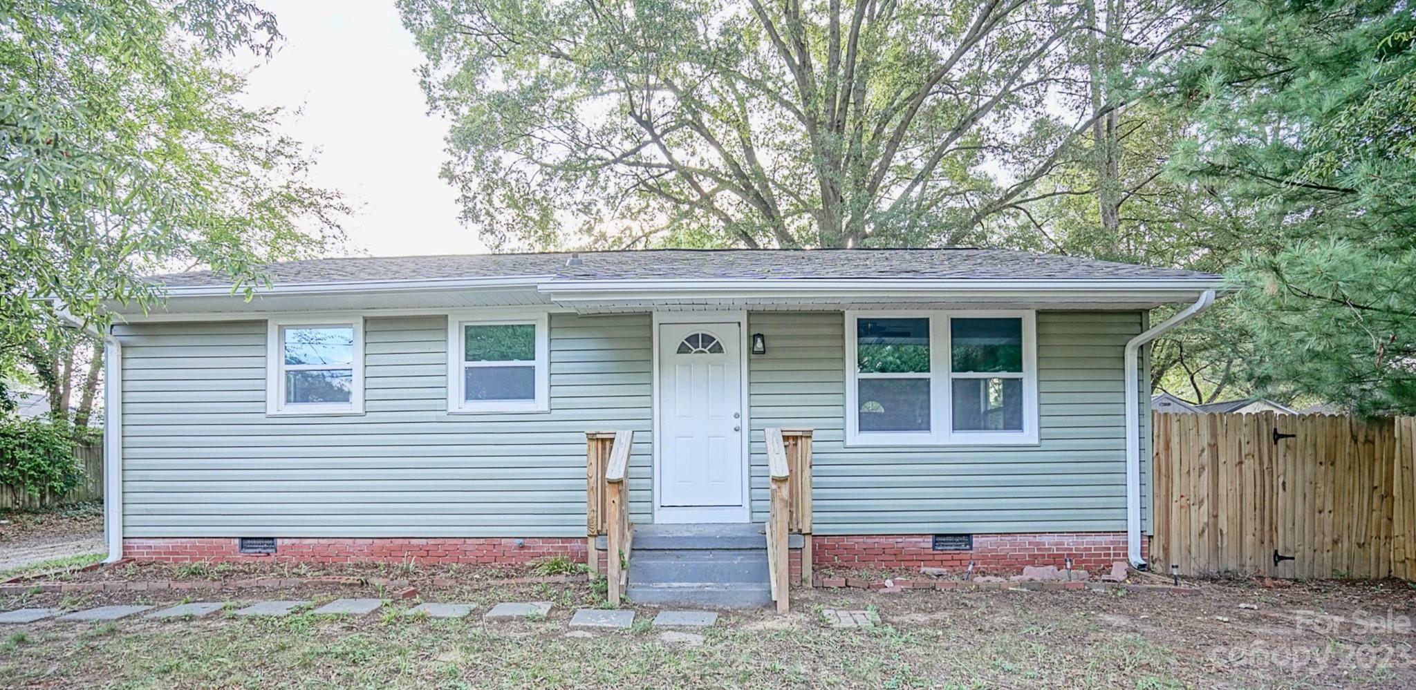 Property Photo:  910 N Broad Street  NC 28054 