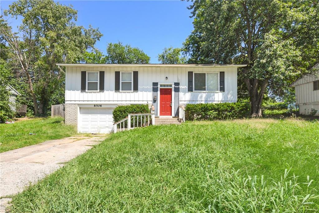 Property Photo:  8506 E 91st Street  MO 64138 